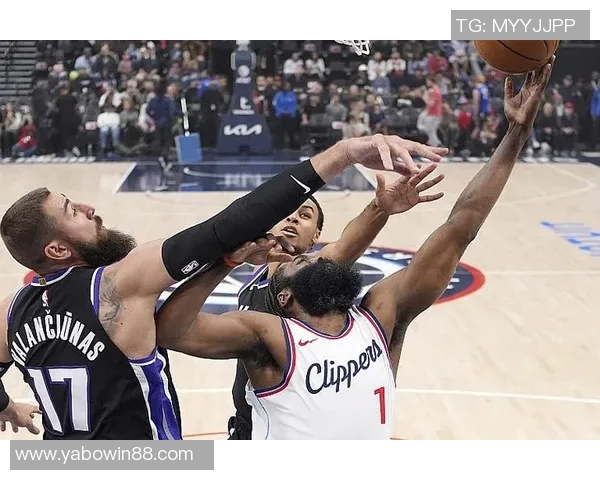 哈登绝杀莱昂纳德瞬间回顾压哨中投险胜的精彩时刻