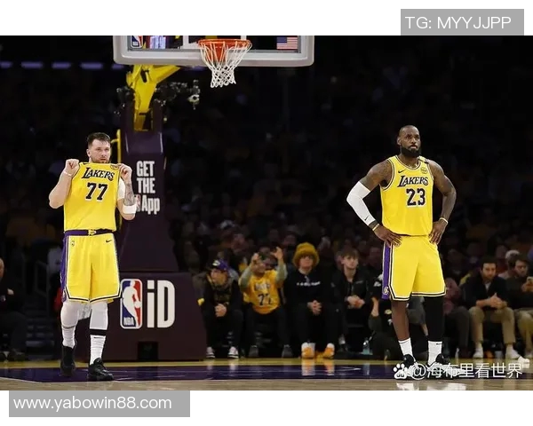 老詹关键时刻遭封盖夸梅质疑为何不传给东契奇作为首选